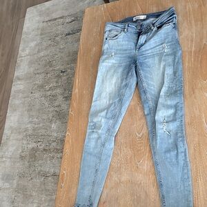 Zara Women's Light Blue Skinny Jeans